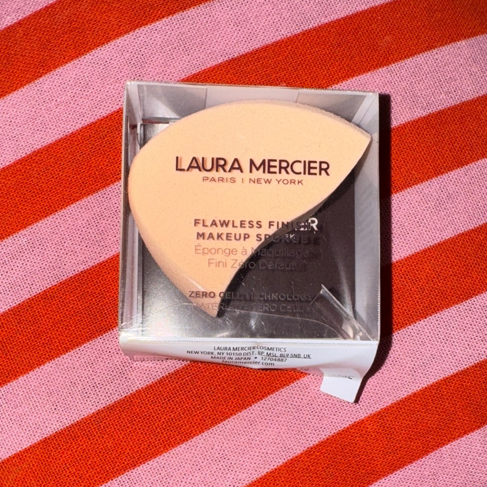 Laura Mercier Flawless Finish Makeup Sponge
Laura Mercier